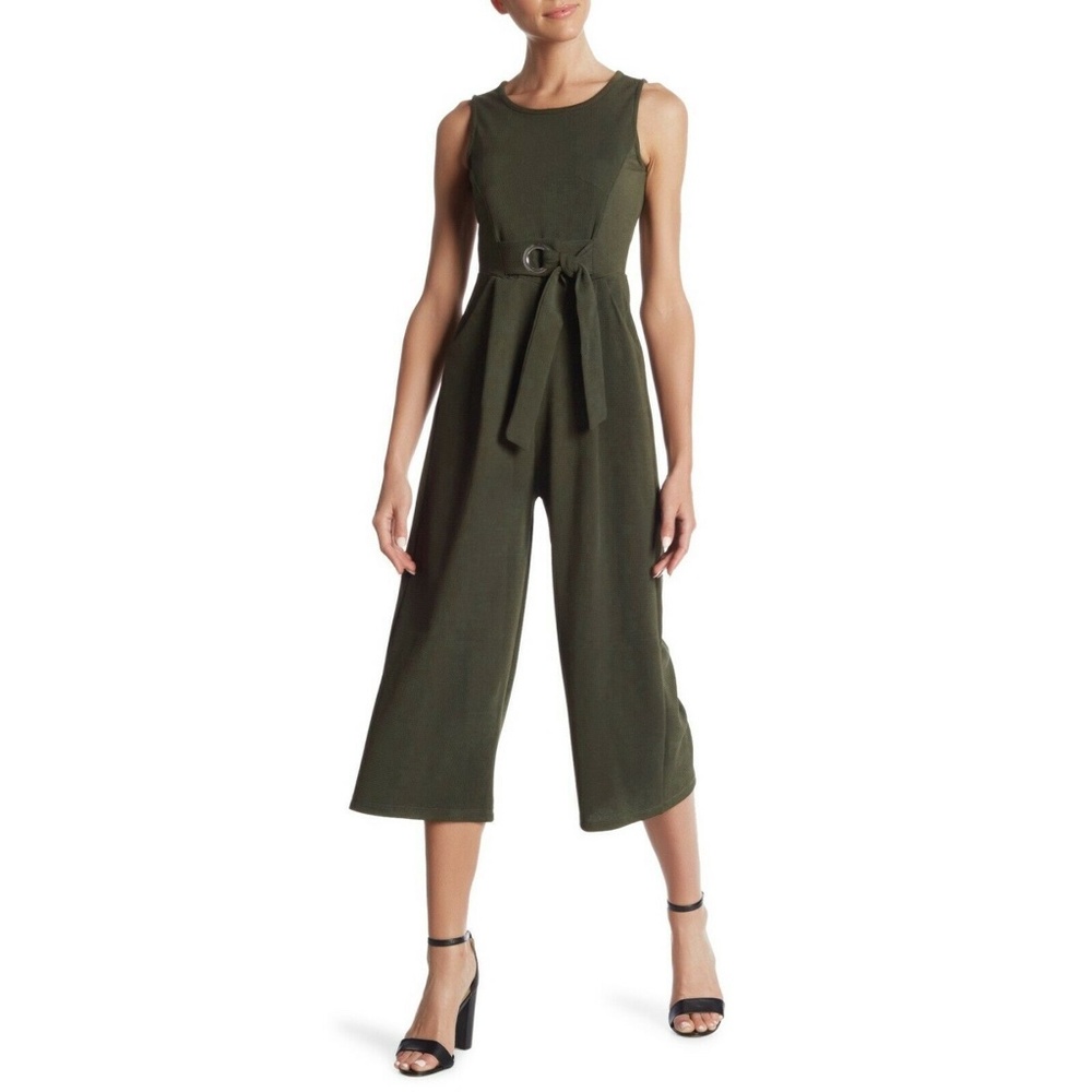 Romeo & Juliet Couture Green Cropped Textured Jumpsuit - Size Medium